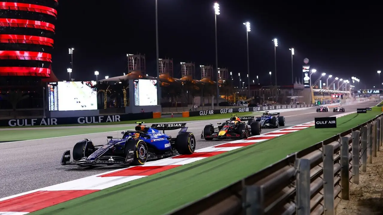 Carlos (Espa&ntilde;a), al volante del Williams Racing FW47, en acci&oacute;n durante la segunda ronda del Campeonato FIA de F&oacute;rmula 2 2025, disputada del 11 al 13 de abril en el Circuito Internacional de Bahr&eacute;in, en Sakhir.
Foto: Eric Alonso / DPPI
Firma: AFP7 / Europa Press