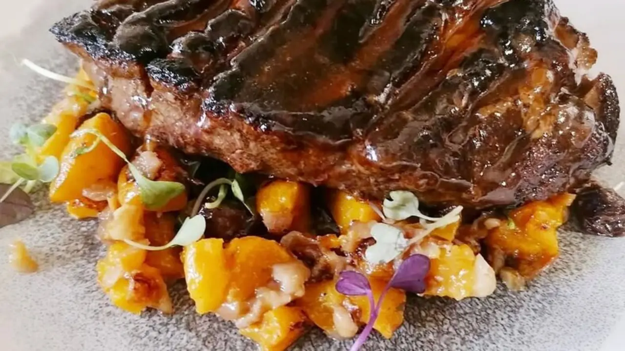 Magret de pato al vermut, uno de los platos de un men&uacute; de fin de semana. / La Retama