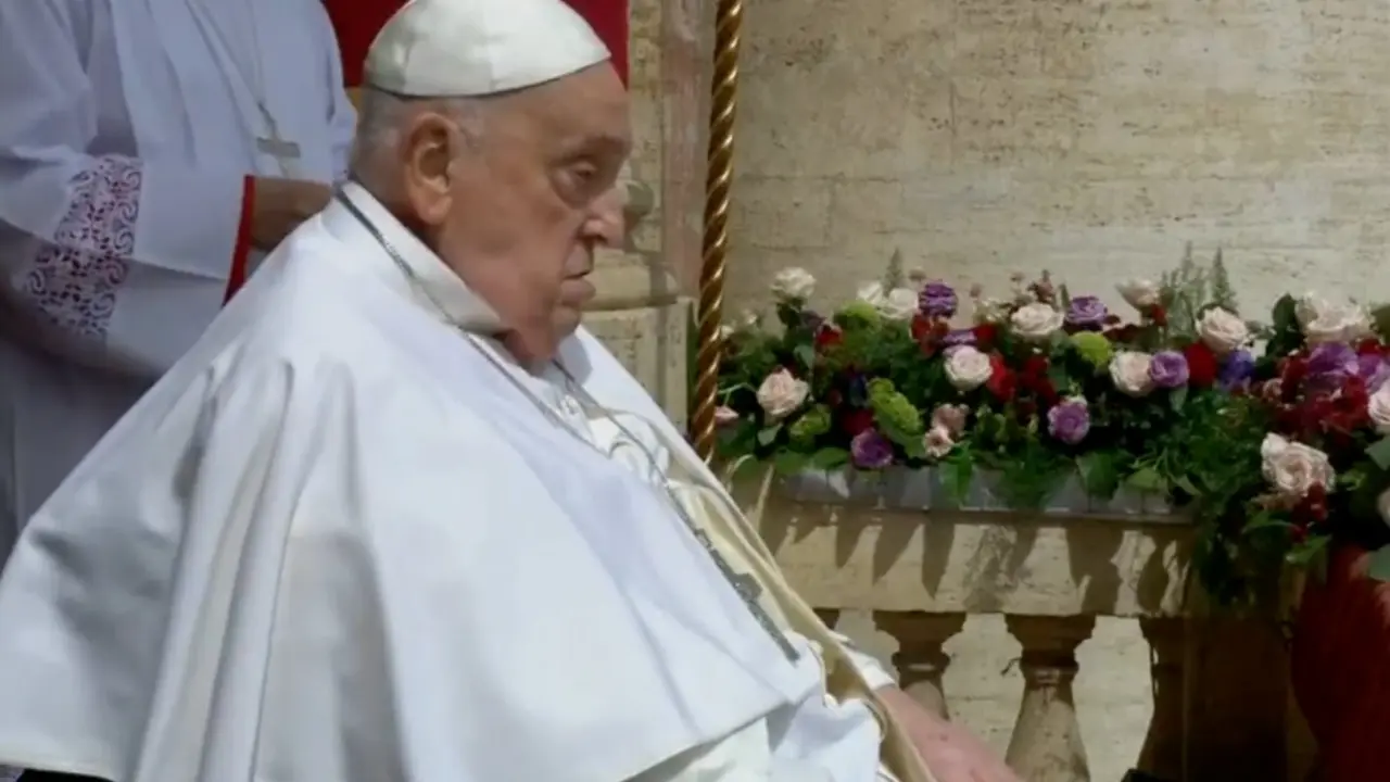 El Papa imparte la bendici&oacute;n 'Urbi et Orbi'. / X