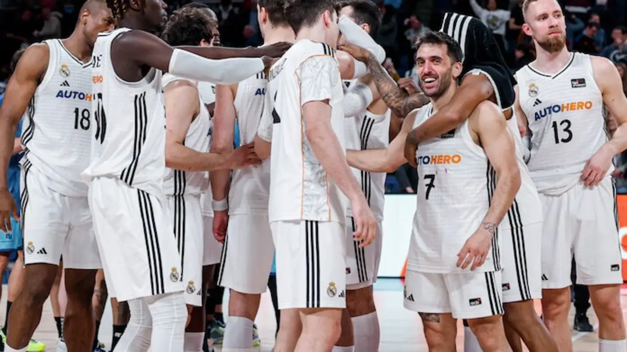 Los jugadores del Real Madrid celebran la victoria. / X