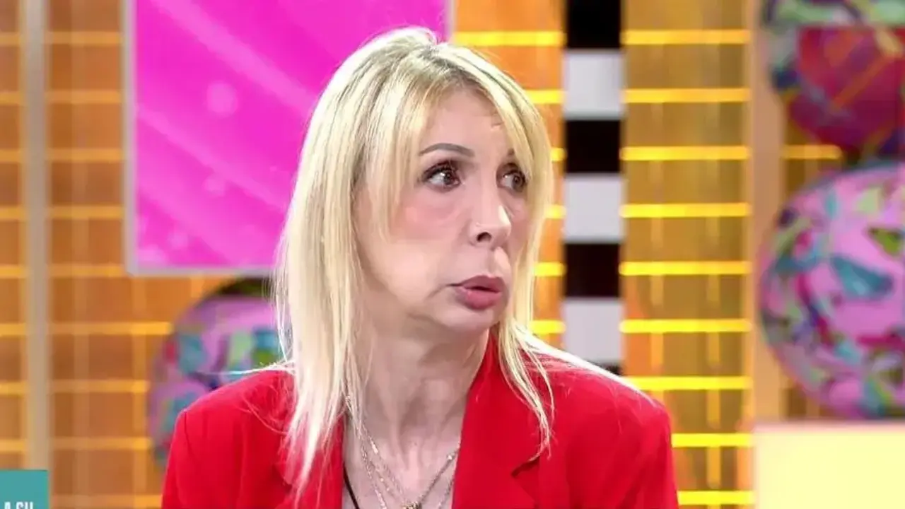 Aran Aznar ha reconstruido su vida trabajando como conductora de veh&iacute;culos VTC. / Telecinco