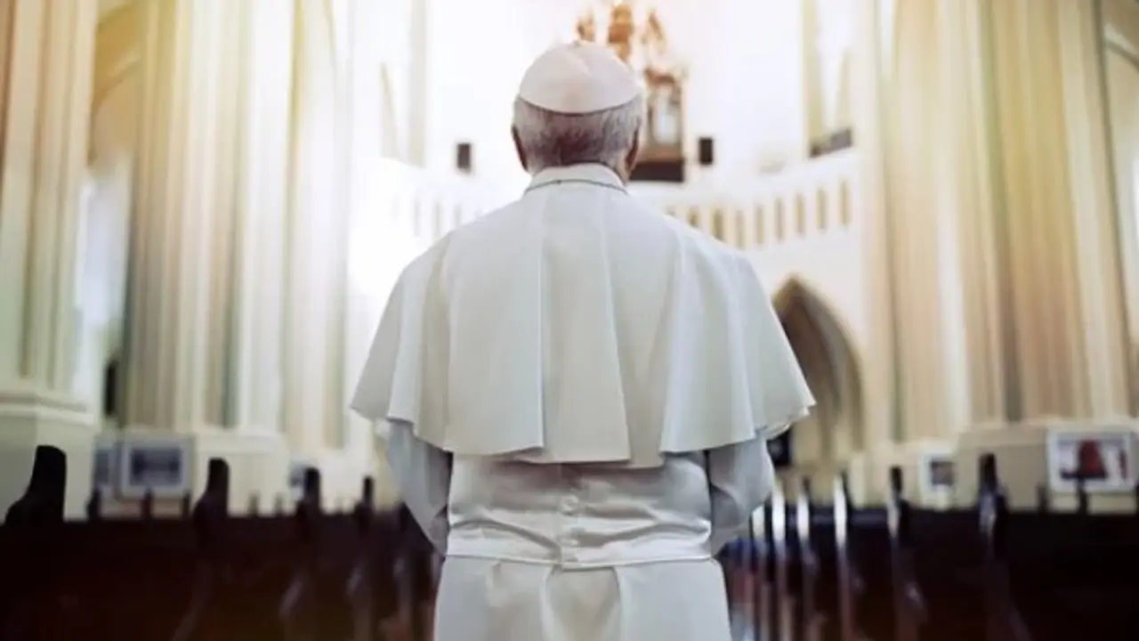 El Papa en la iglesia. / A.S.
