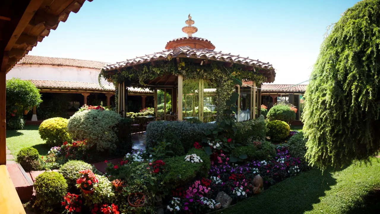 Exterior del restaurante Carlos III, en Ajo. / Carlos III