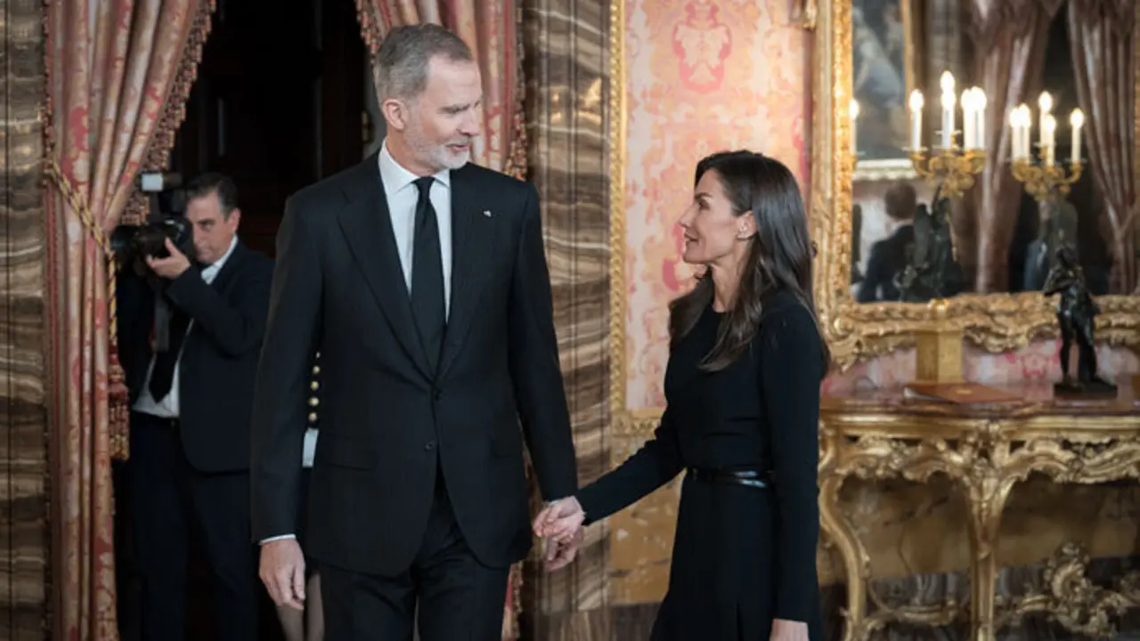 Los Reyes Felipe VI y Letizia durante una almuerzo, en el Palacio Real. / ep