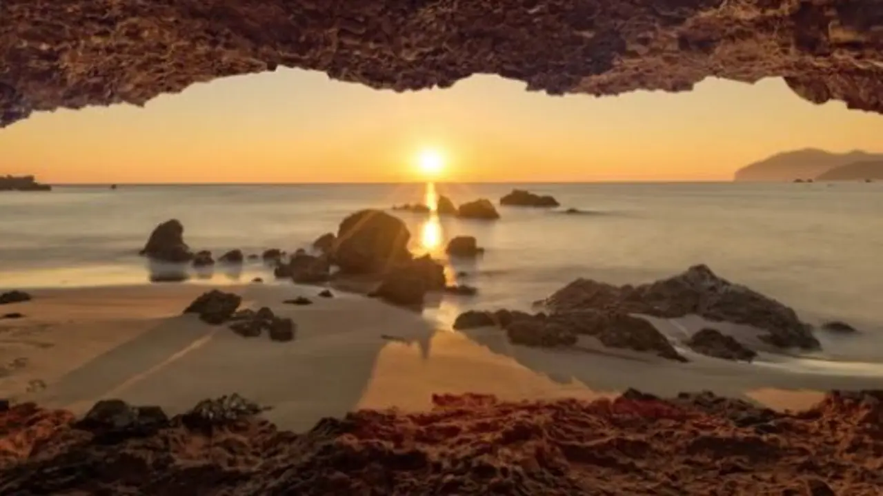 Vista desde la playa de Noja al atardecer. / A.S.