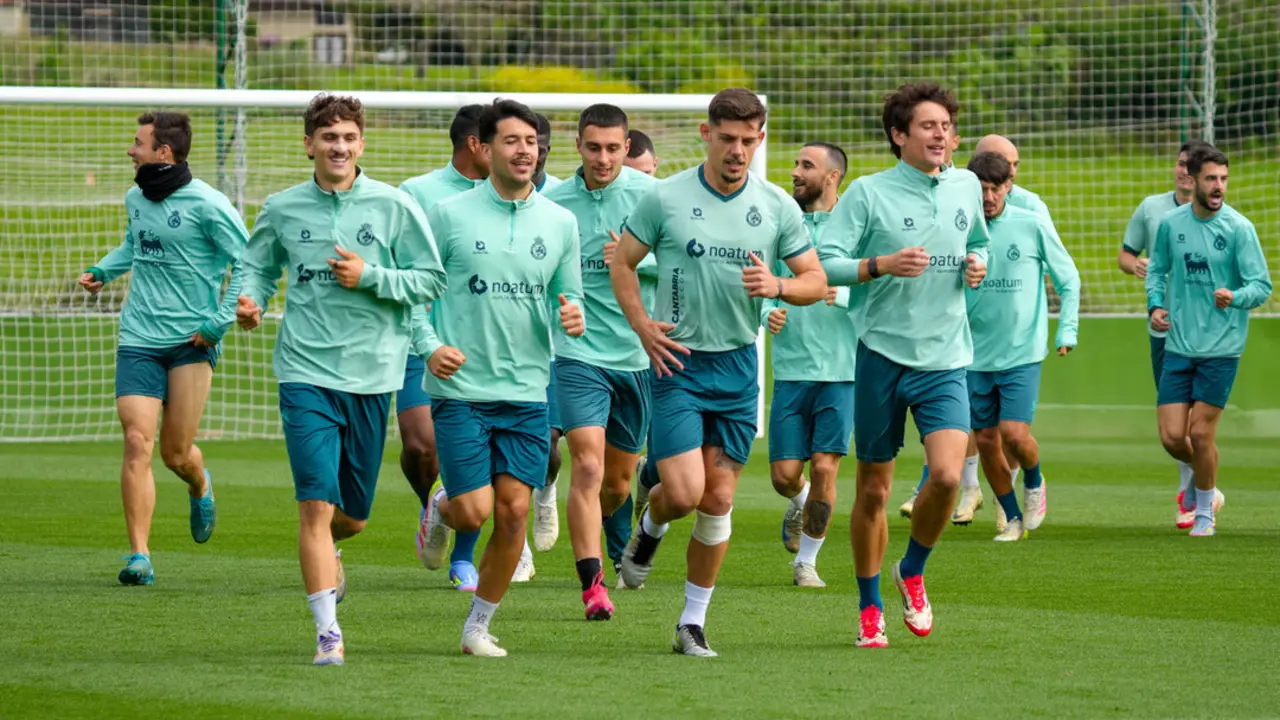 Entrenamiento del Racing de Santander ayer. / RRC