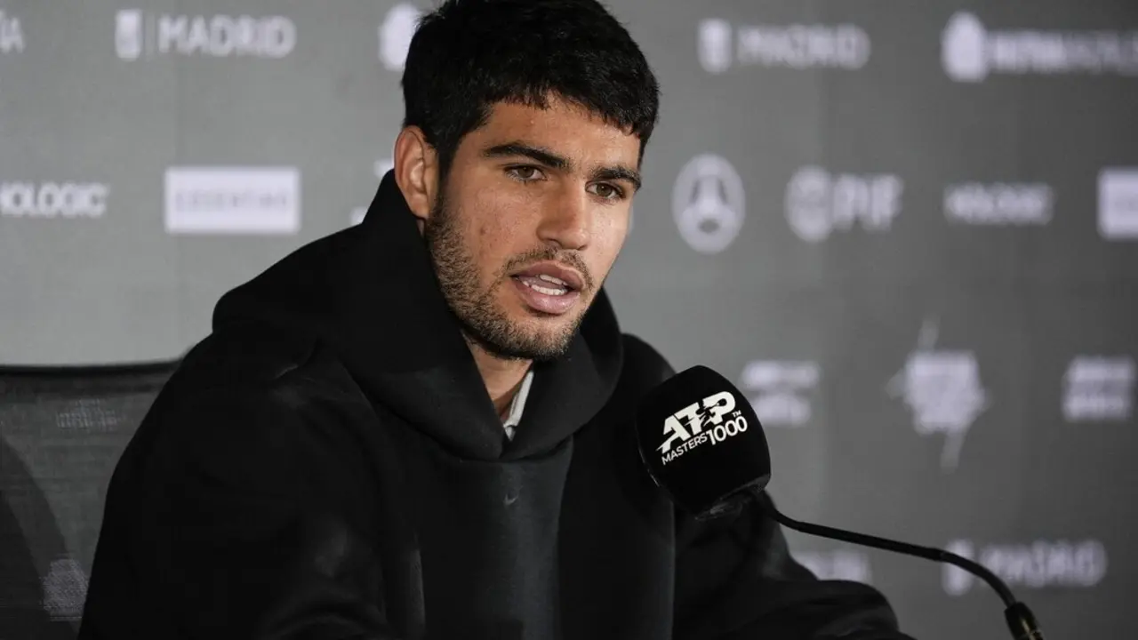 El tenista espa&ntilde;ol Carlos Alcaraz en rueda de prensa en el Mutua Madrid Open 2025. / OSCAR J.BARROSO