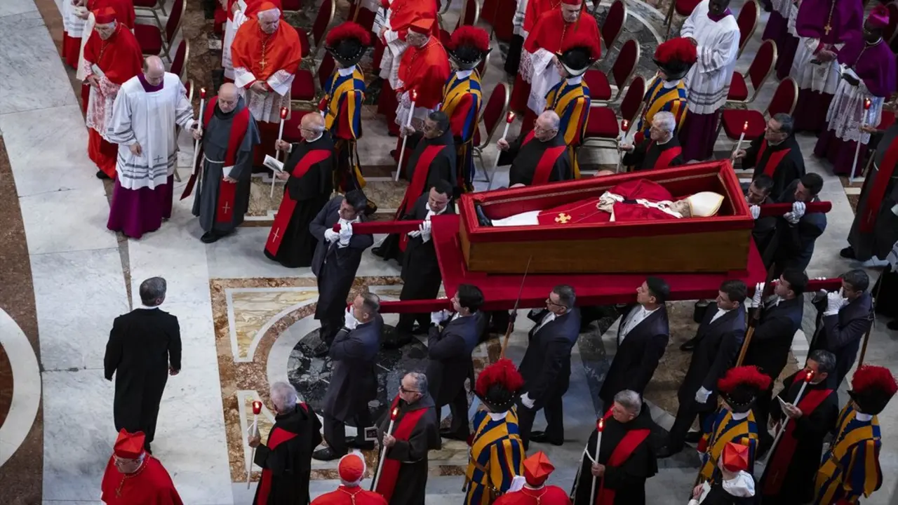 Llegada del f&eacute;retro del Papa Francisco I a la Bas&iacute;lica de San Pedro. / Stefano Spaziani