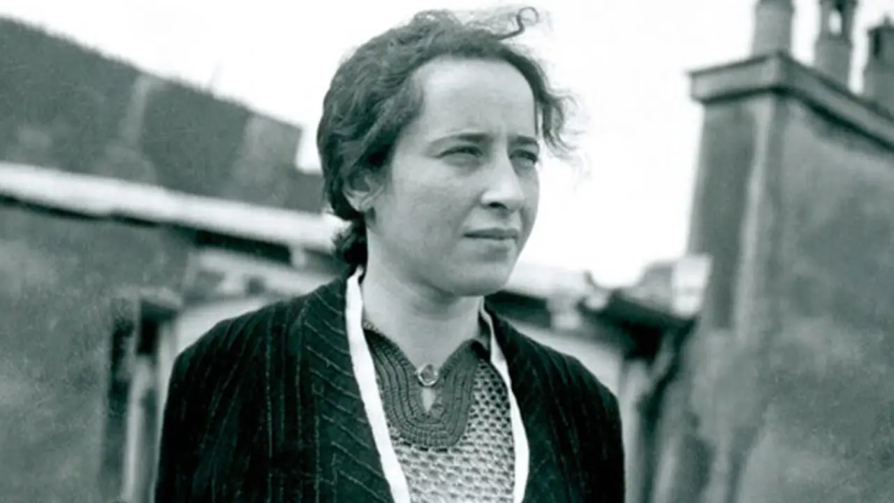 La pensadora y escritora, Hannah Arendt./ x