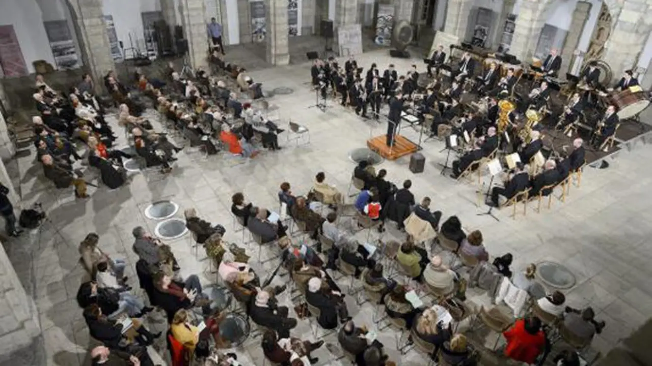 La banda municipal de Santander en el Parlamento de cantabria. / x