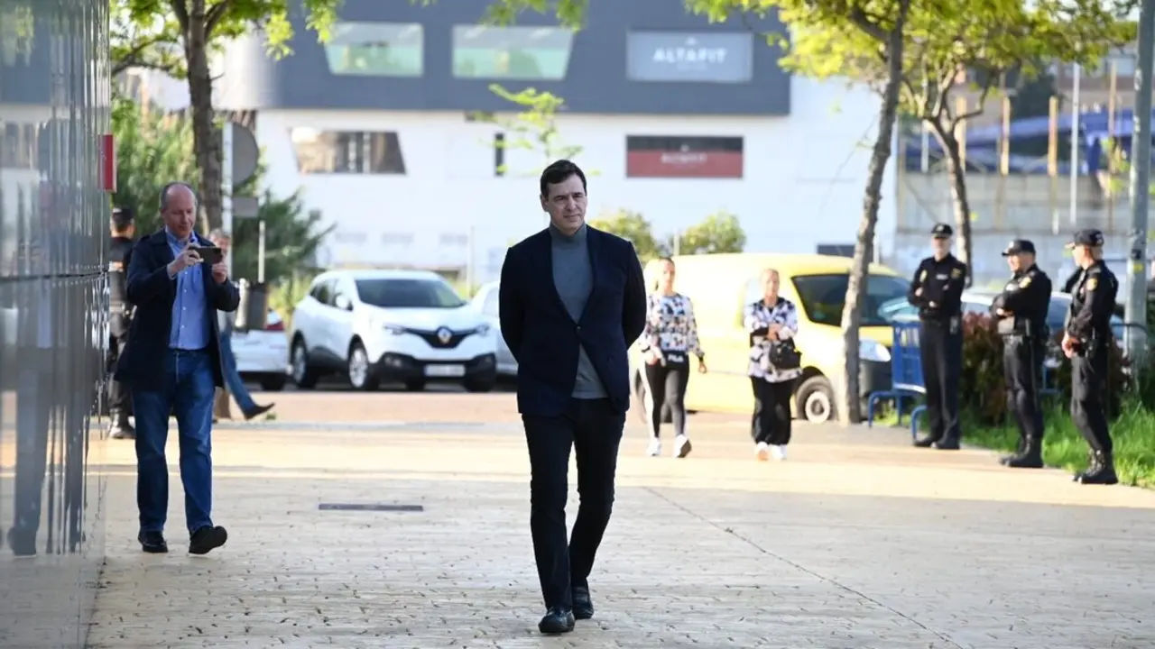 El hermano de Pedro S&aacute;nchez llega a declarar a los Juzgados de Badajoz. / Andr&eacute;s Rodr&iacute;guez