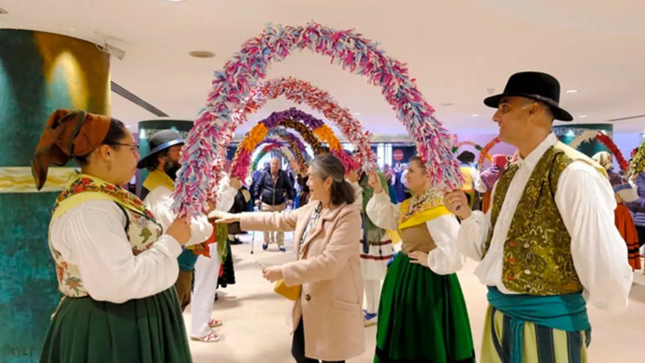 Recepci&oacute;n de uno de los festivales de folclore. / ae