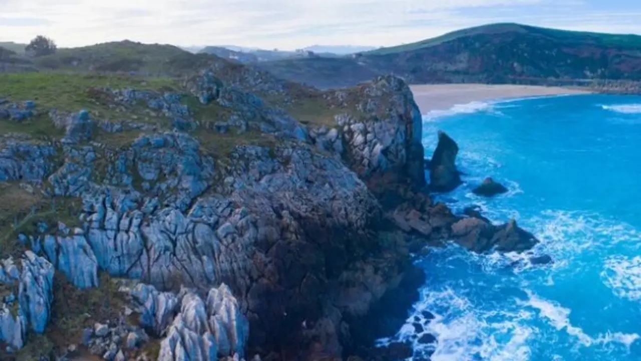 La playa de Usgo en Cantabria. / A.S.P