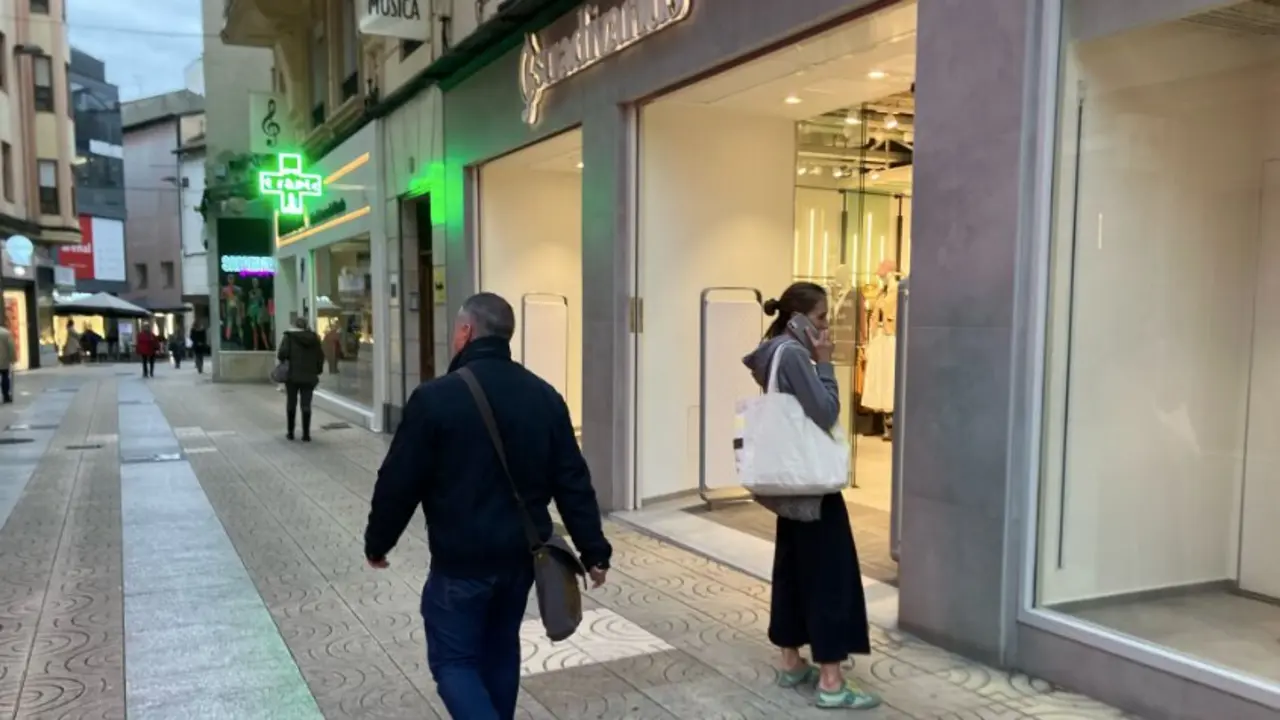 Local de Inditex que  deja de funcionar en la ciudad. / A.E
