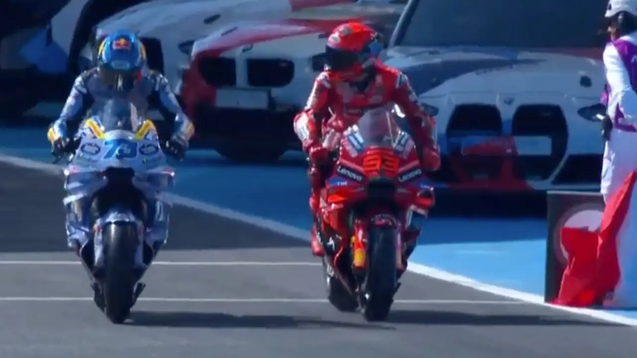 Multas a los M&aacute;rquez en el GP de Jerez. / MotoGP