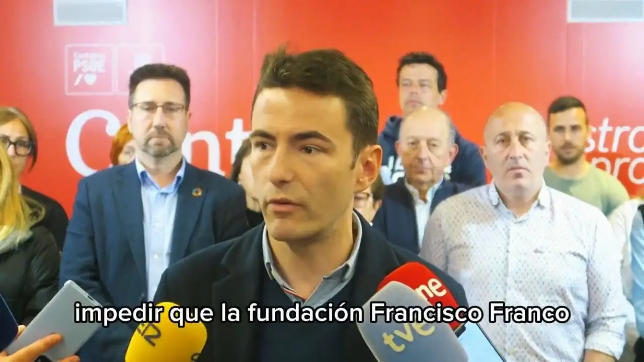 Pedro Casares atiende a la prensa tras el incidente. / X