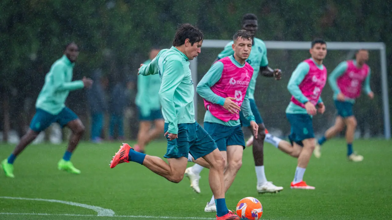 &Uacute;ltimo entrenamiento del Racing de Santander en La Albericia. / RRC