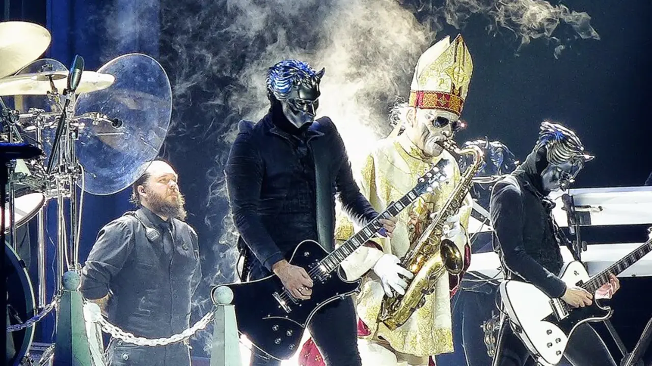 El grupo durante una presentaci&oacute;n. / X