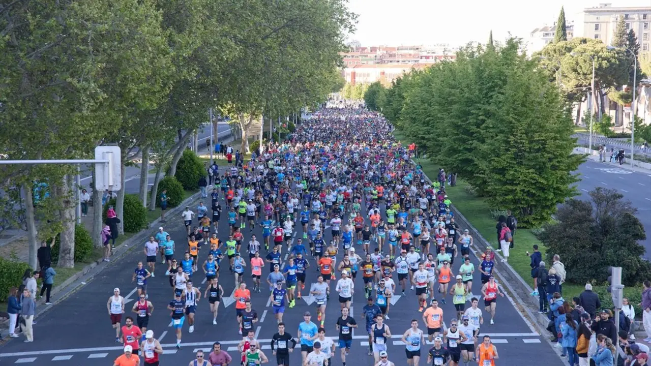 Cientos de personas participan en la 47&ordf; edici&oacute;n del Zurich Rock 'N' Roll Running Series. / Jes&uacute;s Hell&iacute;n