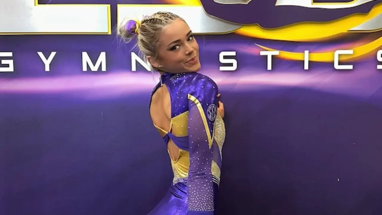 La joven gimnasta de 22 a&ntilde;os. / livvydunne