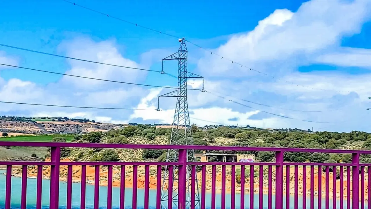 Una torre de luz. / Ricardo Rubio