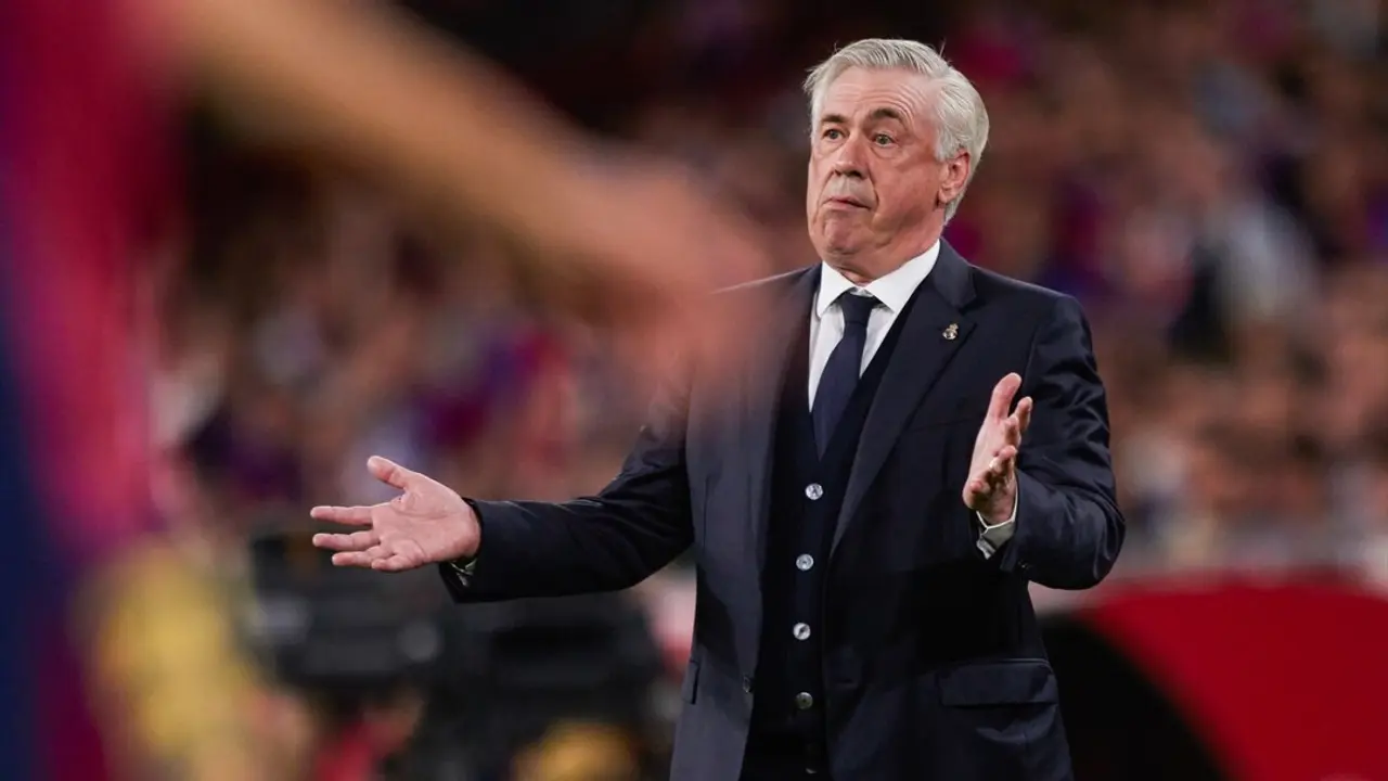 El entrenador del Real Madrid, Carlo Ancelotti, durante el partido ante el Barcelona. / EP