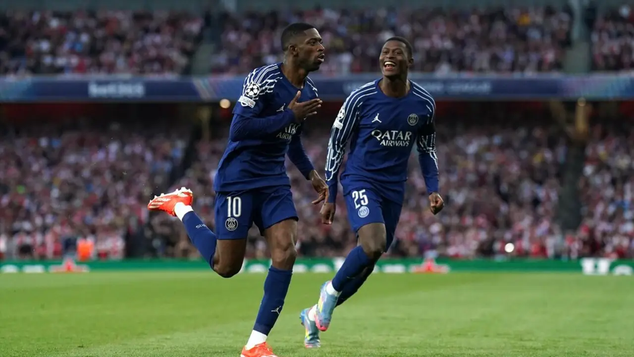 Demb&eacute;l&eacute; celebra su gol ante el Arsenal en Champions. / Adam Davy