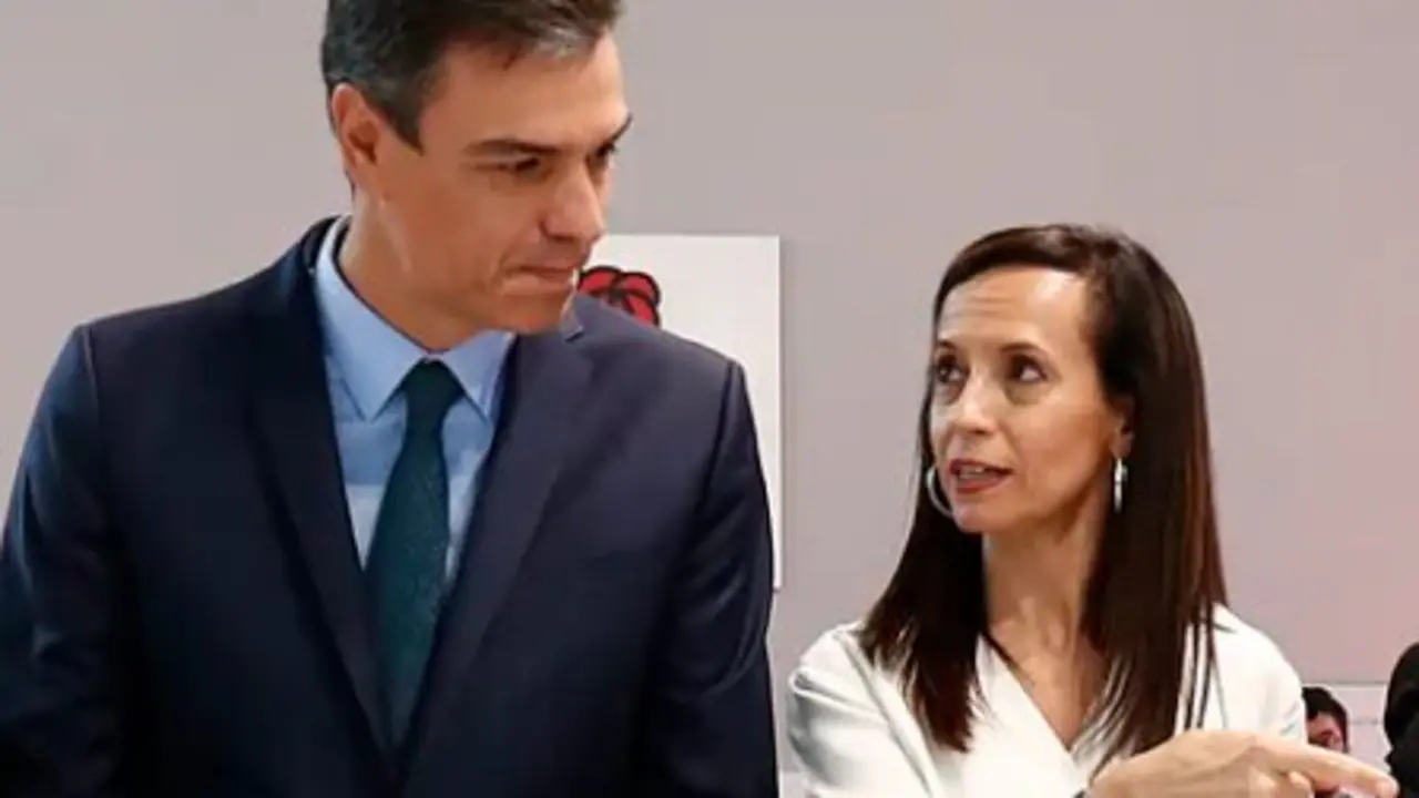 El presidente del Gobierno, Pedro S&aacute;nchez, con la presidenta de Redeia, Beatriz Corredor. / EP