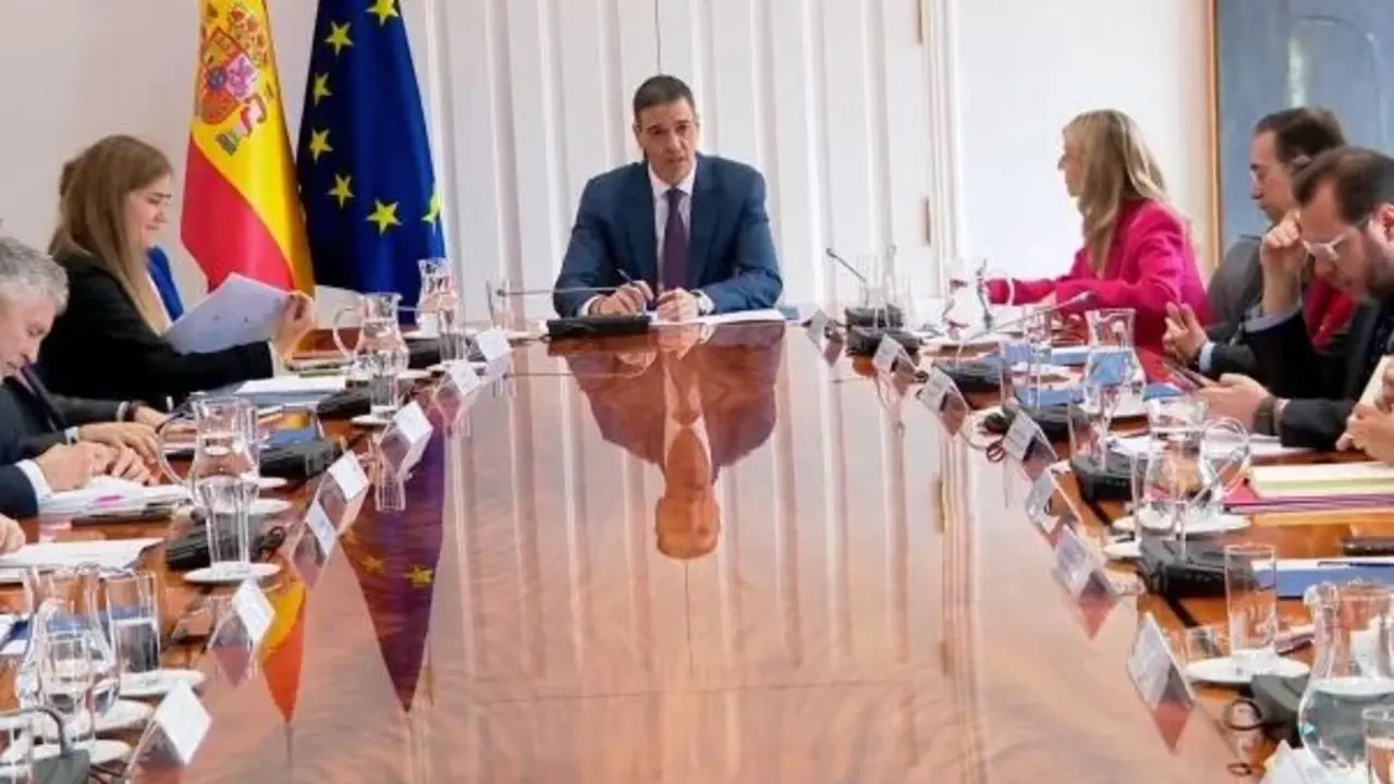 Reuni&oacute;n del Comit&eacute; de crisis. / X
