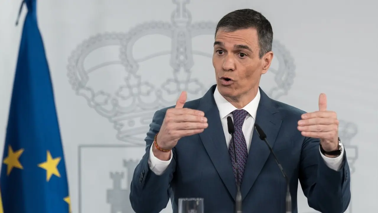 El presidente del Gobierno, Pedro S&aacute;nchez, comparece ante los medios, en el Palacio de la Moncloa. / Diego Radam&eacute;s