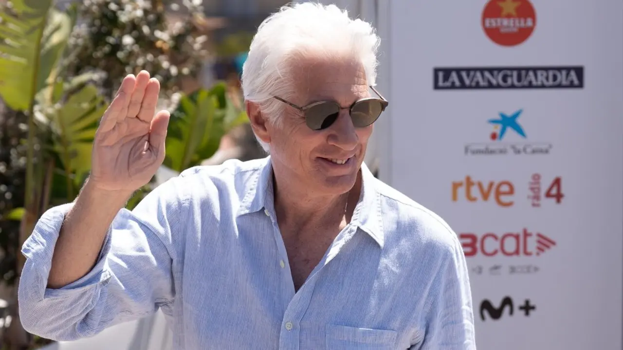 El actor Richard Gere durante el photocall del documental &lsquo;Sabidur&iacute;a y Felicidad&rsquo; en el BCN Film Fest. / David Zorrakino