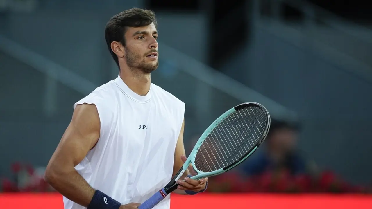Lorenzo Musetti durante el partido ante De Minaur. / EP
