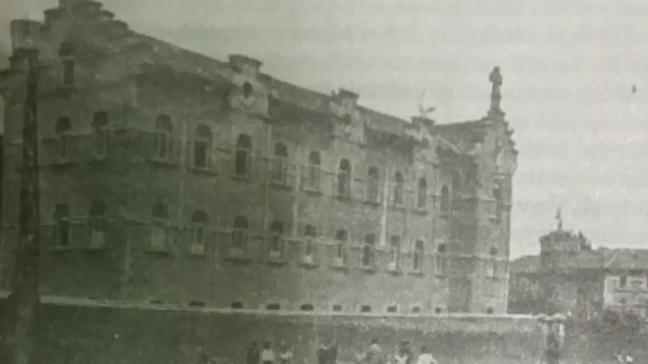 Colegio de segunda ense&ntilde;anza a cargo de Religiosos de los Sagrados Corazones. / A.E.