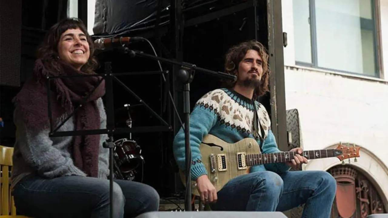 El grupo musical 'La mala hierba', integrado por Gema Mart&iacute;nez y Nicol&aacute;s Rodr&iacute;guez. / x