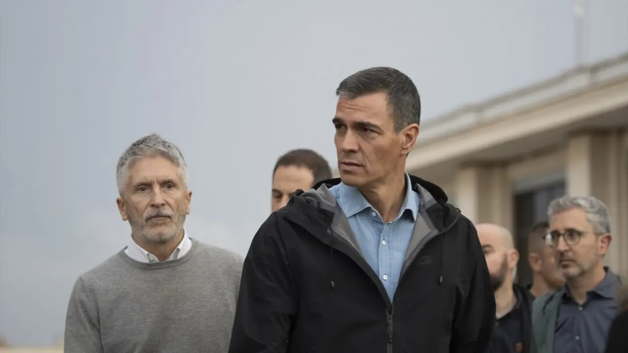 El presidente del Gobierno, Pedro S&aacute;nchez (d), y el ministro del Interior, Fernando Grande-Marlaska (i). / Jorge Gil