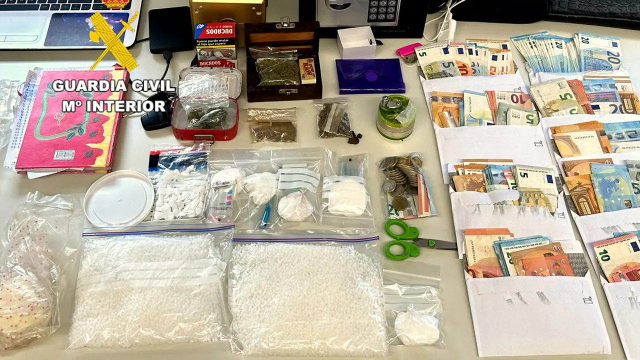 Material incautado por la Guardia Civil. / GC