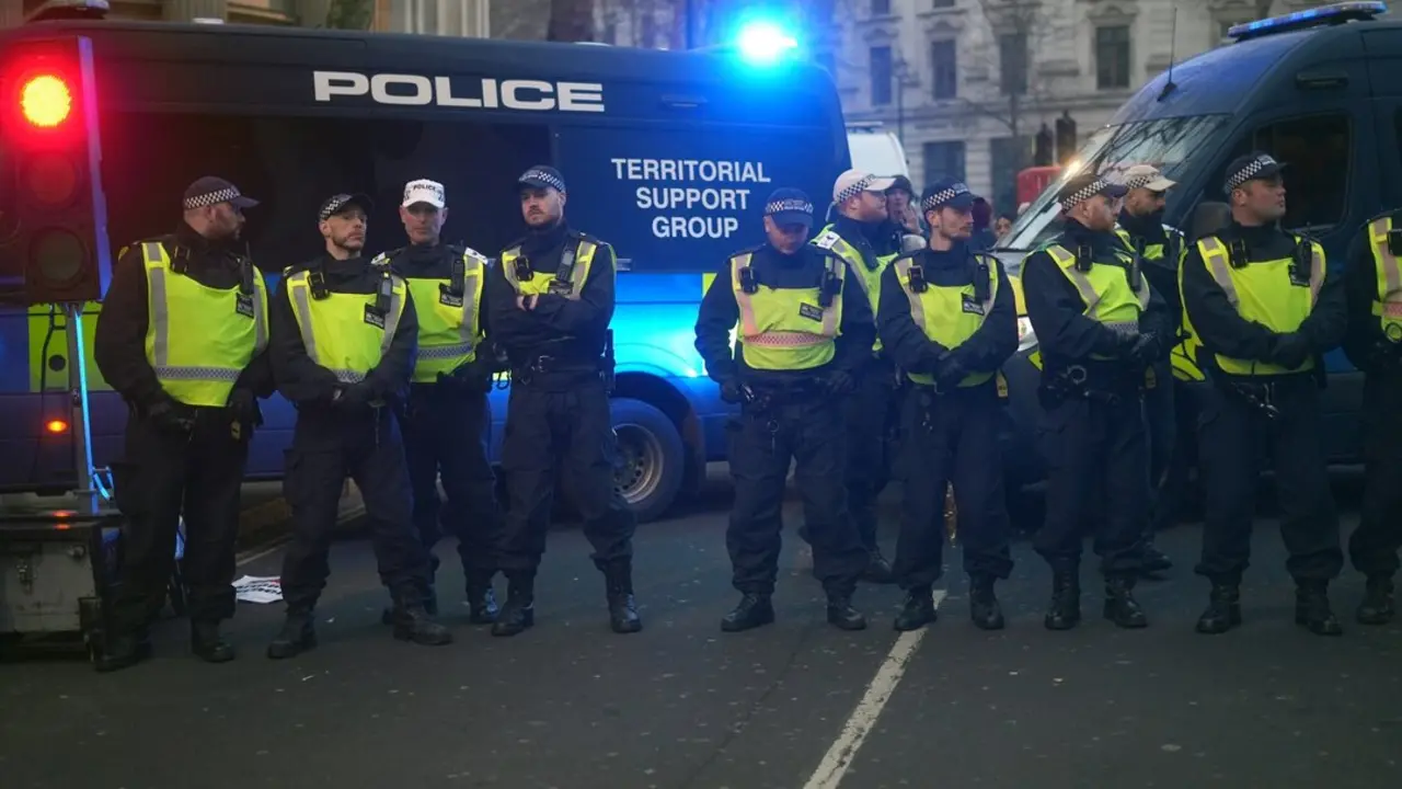 Un grupo de polic&iacute;as en Londres. / Jeff Moore