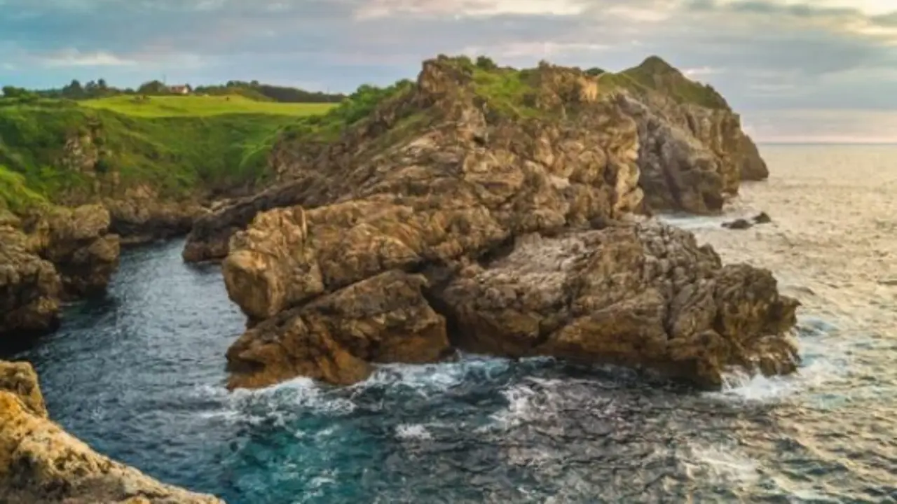 Acantilado de Puerto Calderon, Cantabria. / A.S.