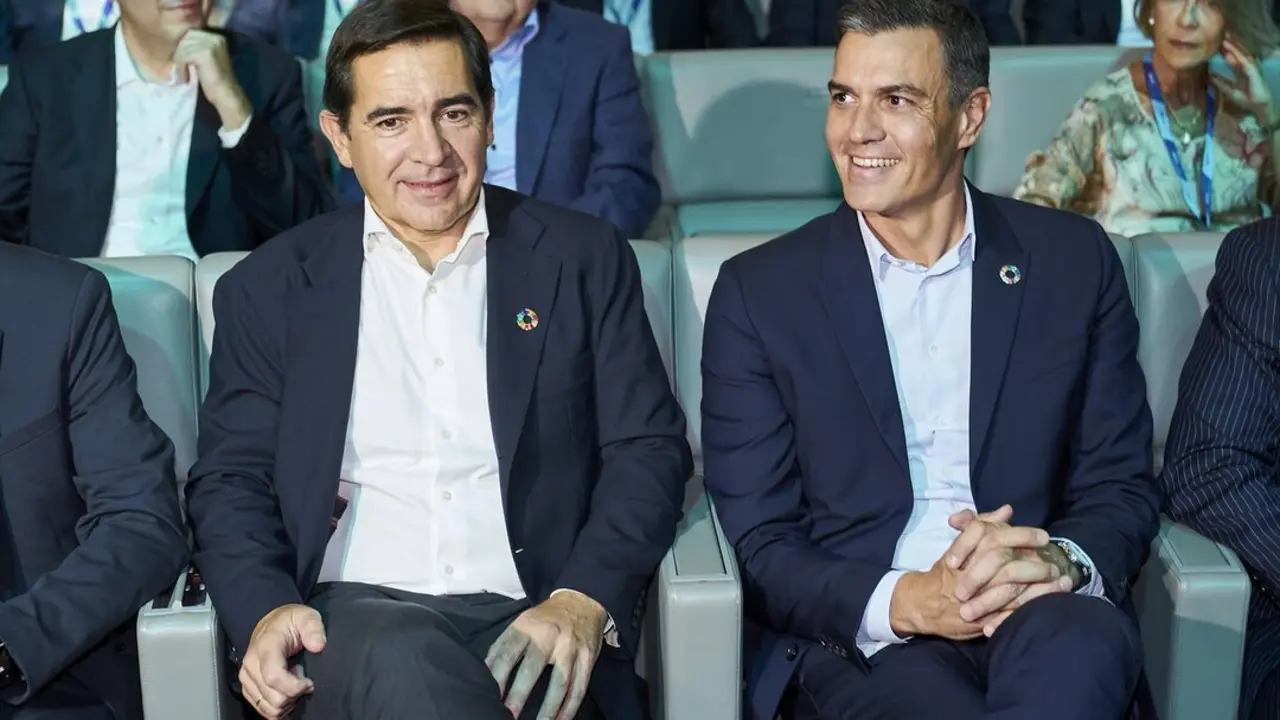 El presidente del BBVA, Carlos Torres Vila (i), y el presidente del Gobierno, Pedro S&aacute;nchez (d). / A. P&eacute;rez Meca