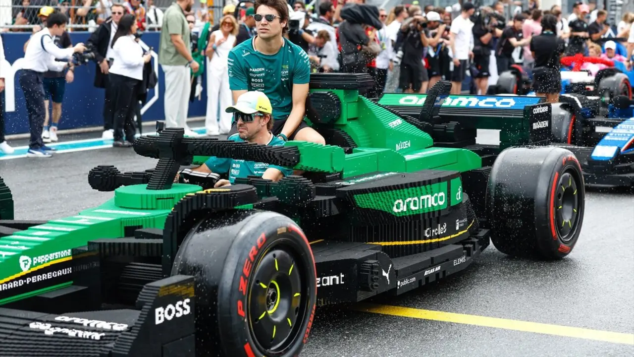 Fernando Alonso junto a su compa&ntilde;ero. / EP