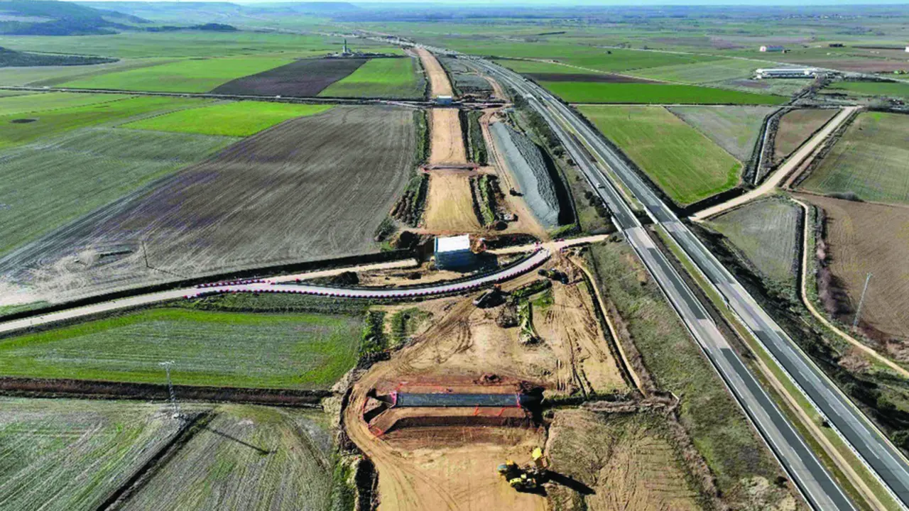 Tramo en construcci&oacute;n de la L&iacute;nea de Alta Velocidad Palencia-Cantabria comprendido entre Palencia Norte y Amusco. / Alerta