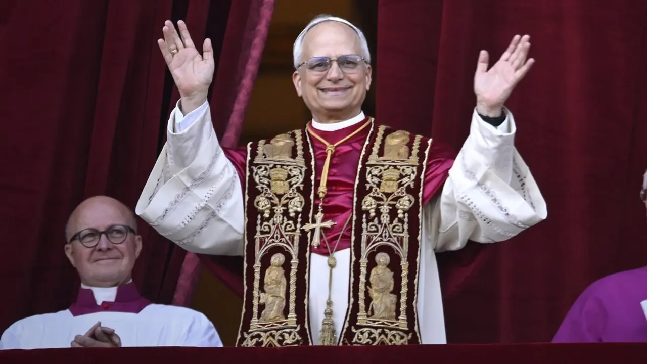 El cardenal Robert Prevost, Papa Le&oacute;n XIV, el Papa n&uacute;mero 267 de la historia, comparece ante sus fieles. / Stefano Spaziani