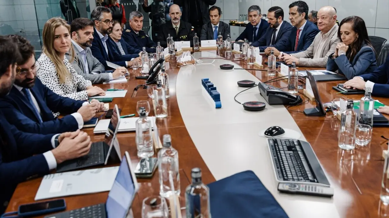 La vicepresidenta tercera y ministra para la Transici&oacute;n Ecol&oacute;gica y el Reto Demogr&aacute;fico, Sara Aagesen y la presidenta de Red El&eacute;ctrica de Espa&ntilde;a, Beatriz Corredor, asisten a la reuni&oacute;n del Comit&eacute; para el an&aacute;lisis de la crisis el&eacute;ctrica. / Carlos Luj&aacute;n