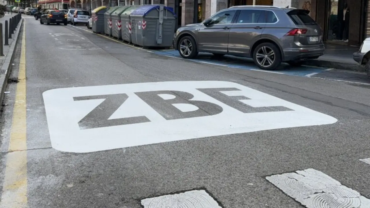 Zona de Torrelavega marcada con la distinci&oacute;n de ZBE. / A.E.