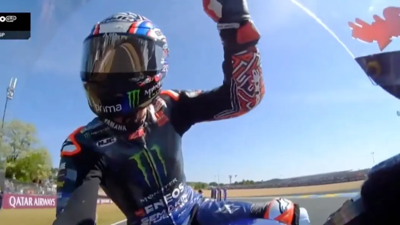 Quartararo celebra la pole. / X