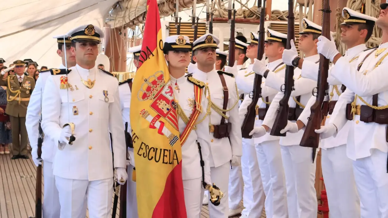 La princesa Leonor durante la jura de bandera en Cartagena de Indias. / X