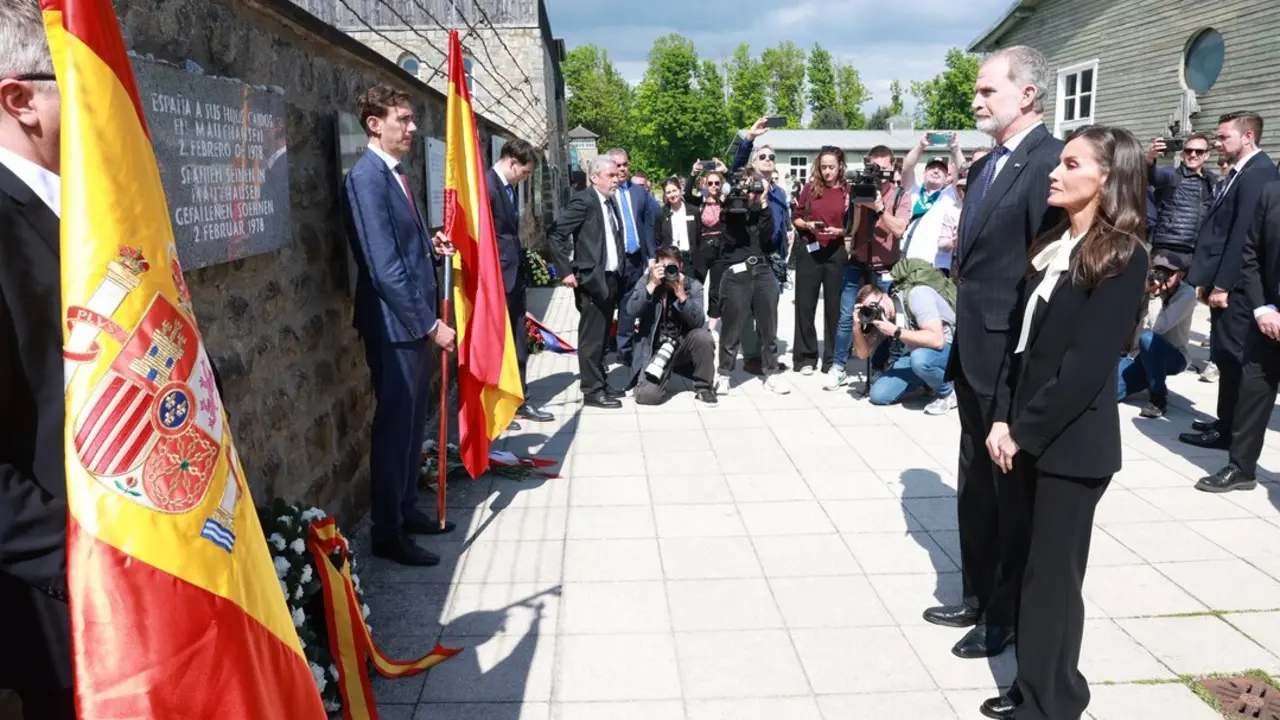 Los reyes de Espa&ntilde;a en su visita al campo de concentraci&oacute;n de Mauthausen. / Casa Real