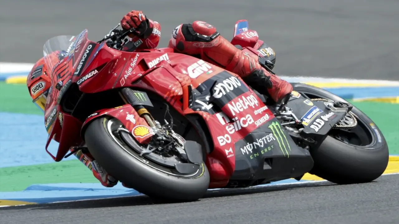 Marc Marquez durante el circuito de Le Mans. / EP
