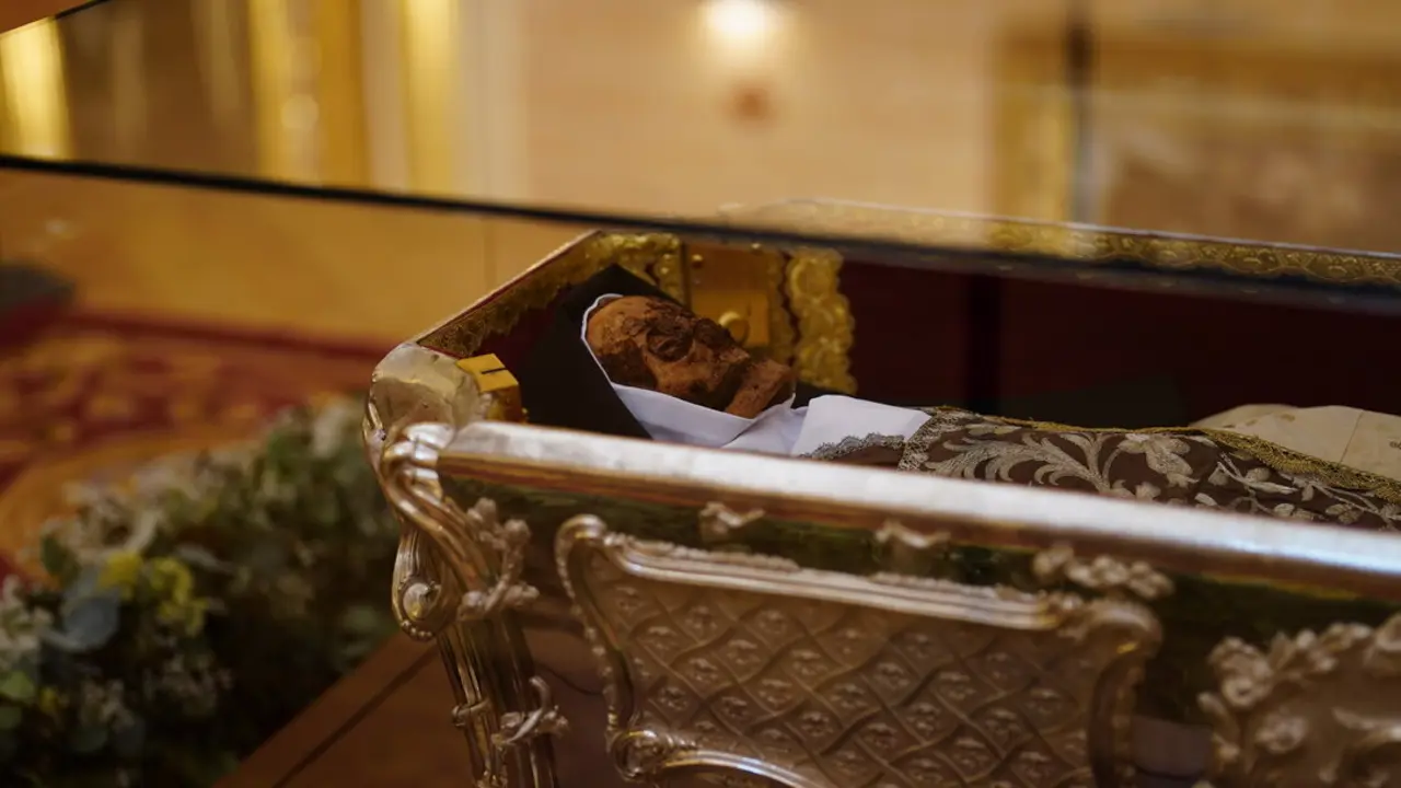 La tumba de Santa Teresa de Jes&uacute;s ha sido abierta para veneraci&oacute;n p&uacute;blica por primera vez desde su fallecimiento en 1582. / EP