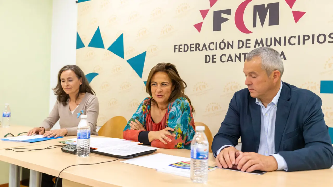 G&oacute;mez del R&iacute;o reafirma el compromiso del Gobierno de Cantabria con la protecci&oacute;n de la infancia. / Alerta